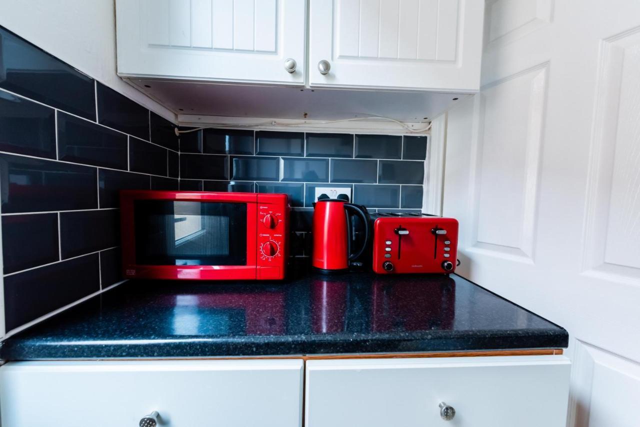 The Private Villa, Northampton Centre, 9 Beds, 5 Bedrooms, Sleeps 12 Bagian luar foto