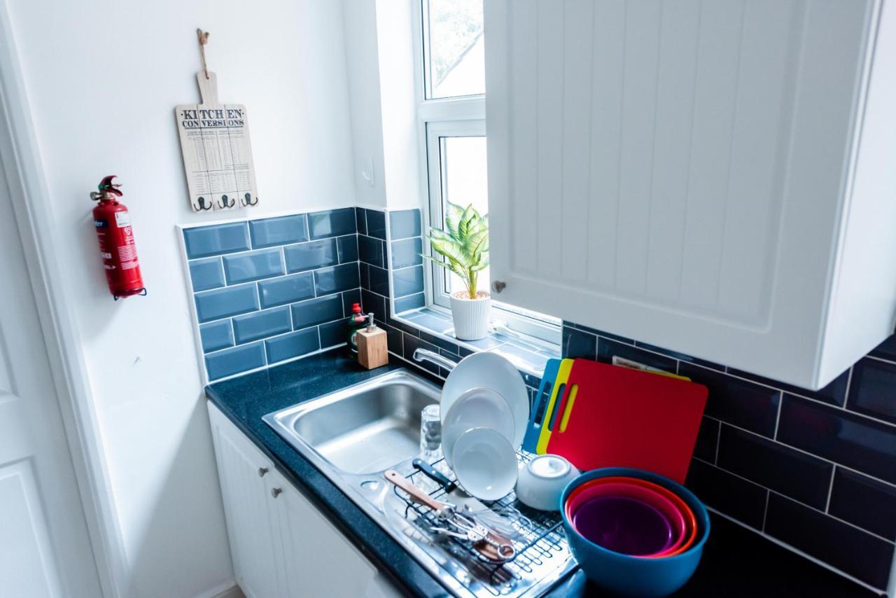 The Private Villa, Northampton Centre, 9 Beds, 5 Bedrooms, Sleeps 12 Bagian luar foto