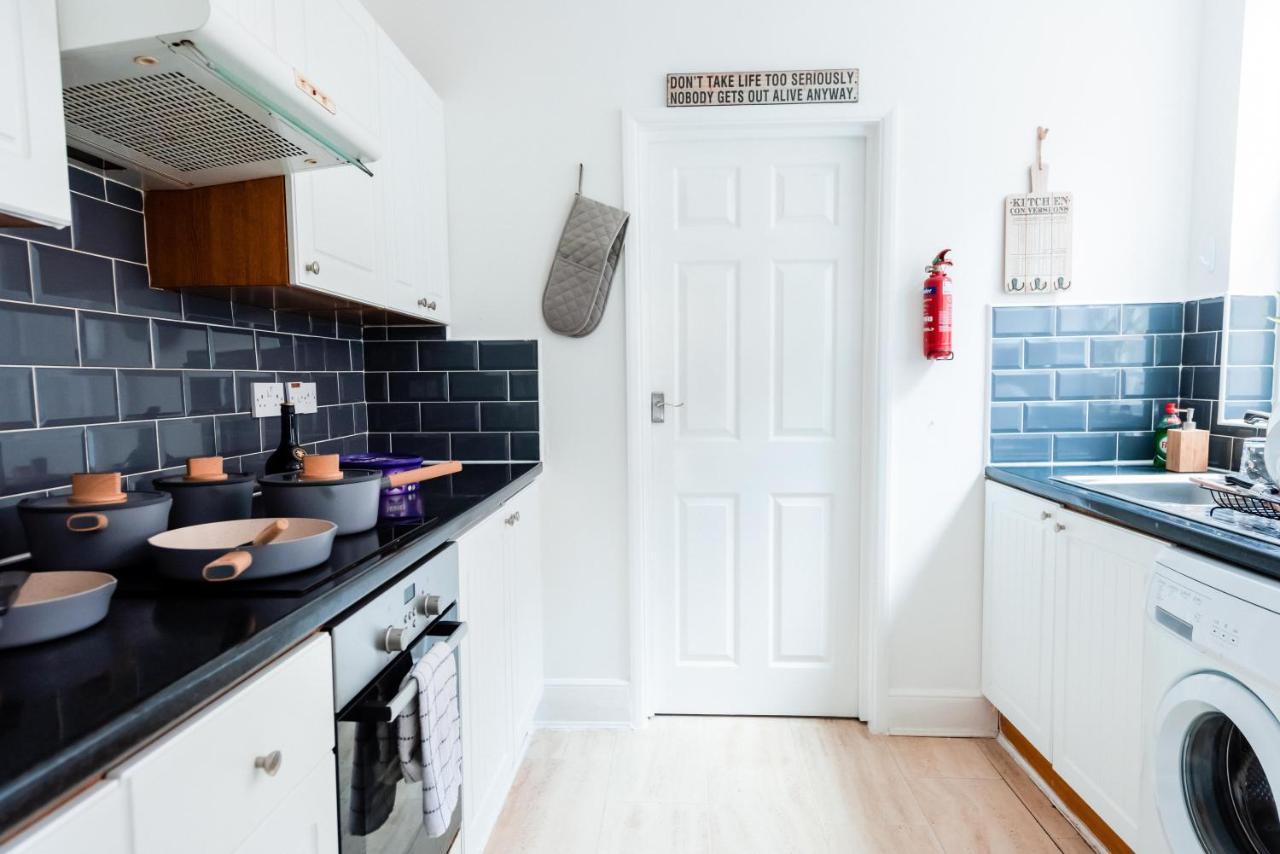 The Private Villa, Northampton Centre, 9 Beds, 5 Bedrooms, Sleeps 12 Bagian luar foto