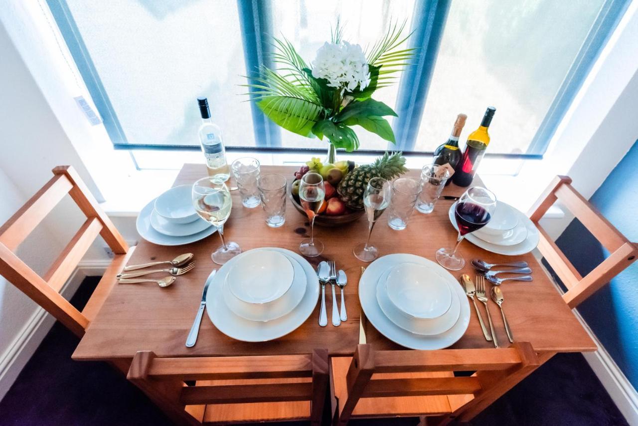 The Private Villa, Northampton Centre, 9 Beds, 5 Bedrooms, Sleeps 12 Bagian luar foto