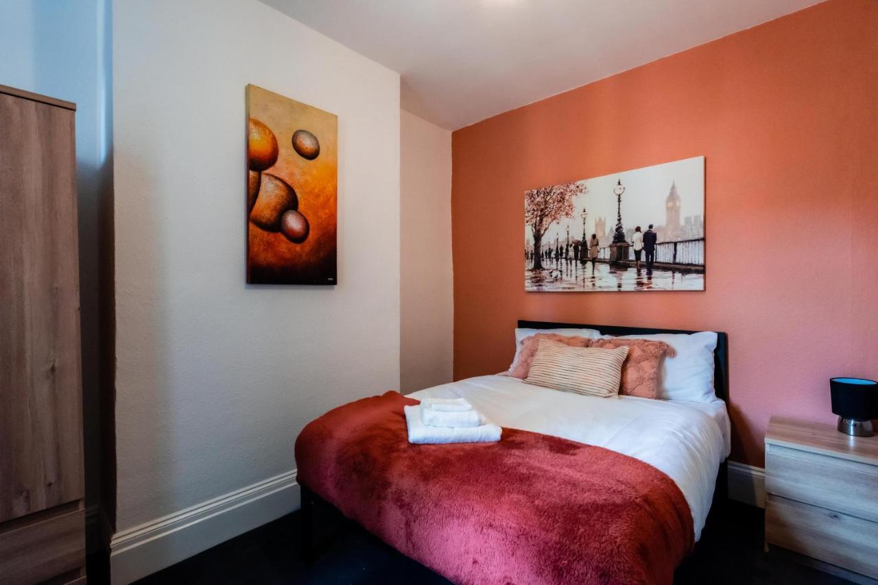 The Private Villa, Northampton Centre, 9 Beds, 5 Bedrooms, Sleeps 12 Bagian luar foto