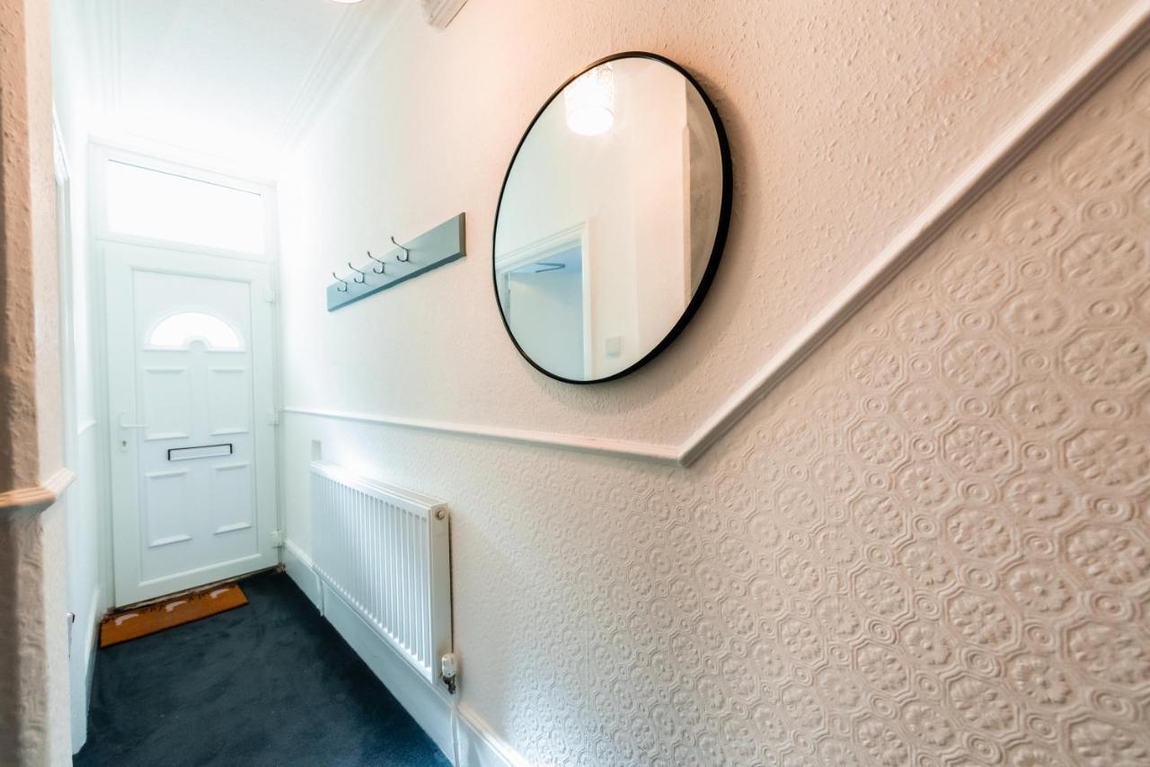 The Private Villa, Northampton Centre, 9 Beds, 5 Bedrooms, Sleeps 12 Bagian luar foto