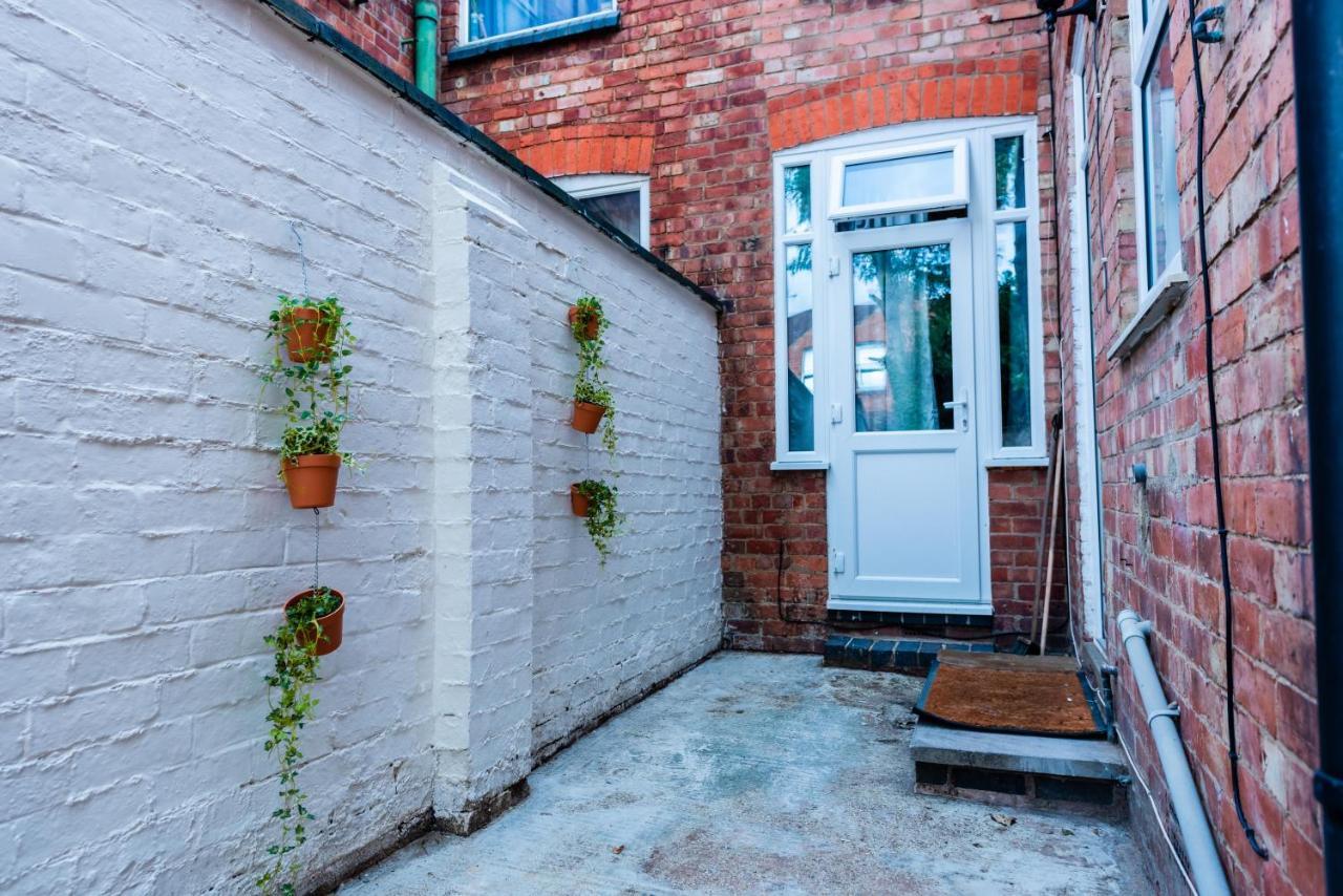The Private Villa, Northampton Centre, 9 Beds, 5 Bedrooms, Sleeps 12 Bagian luar foto