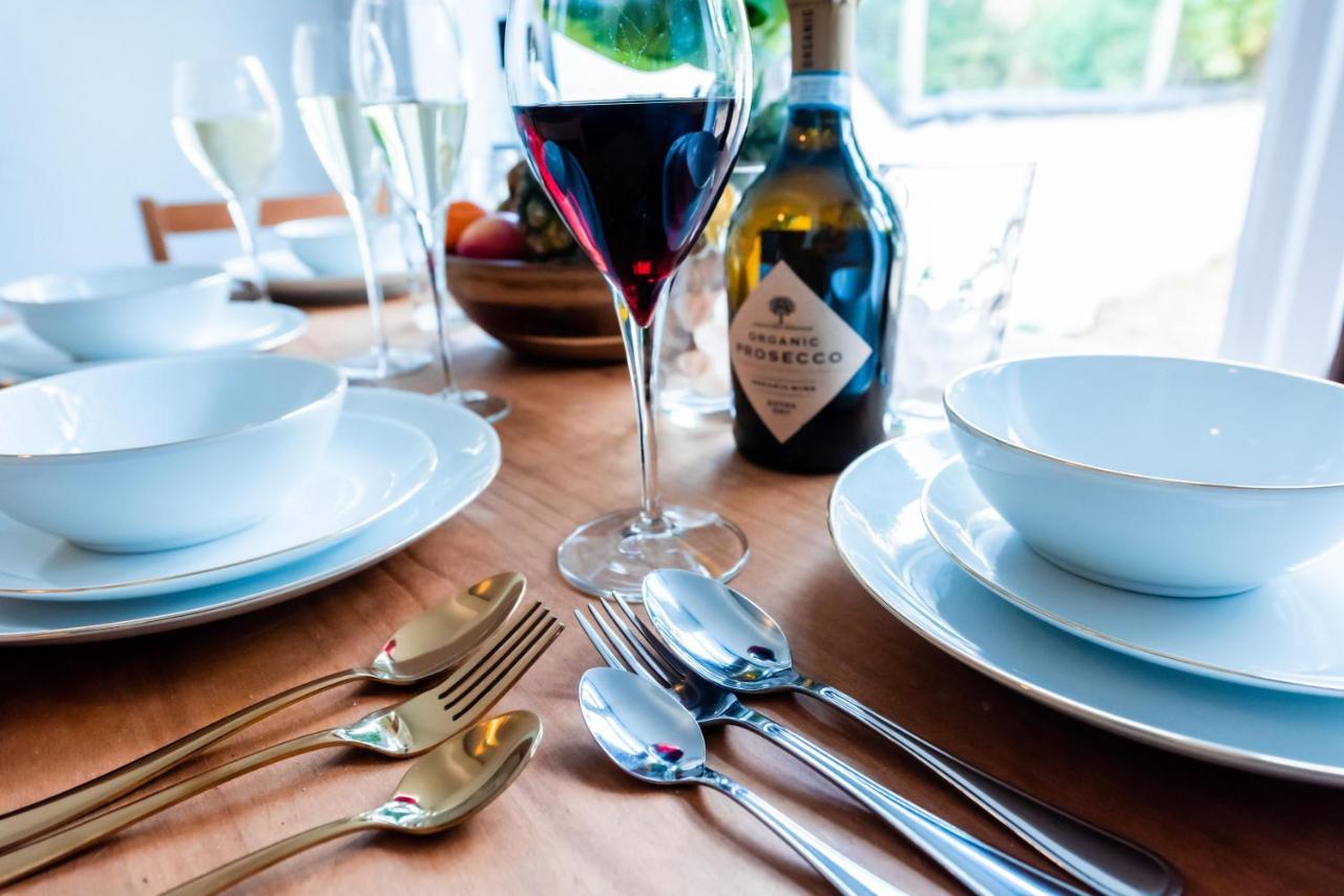 The Private Villa, Northampton Centre, 9 Beds, 5 Bedrooms, Sleeps 12 Bagian luar foto
