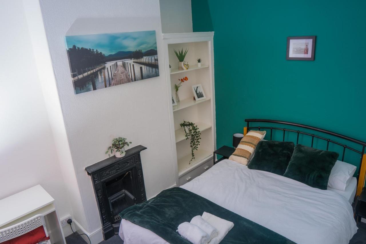 The Private Villa, Northampton Centre, 9 Beds, 5 Bedrooms, Sleeps 12 Bagian luar foto