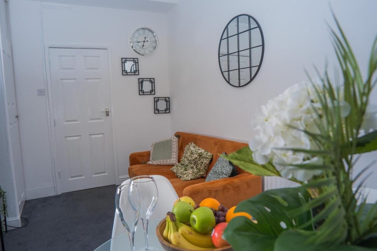 The Private Villa, Northampton Centre, 9 Beds, 5 Bedrooms, Sleeps 12 Bagian luar foto