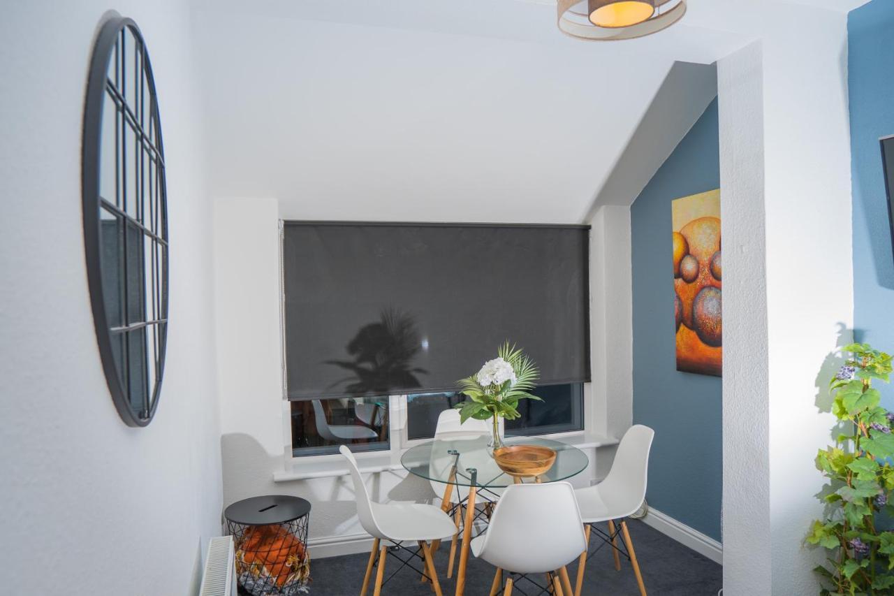 The Private Villa, Northampton Centre, 9 Beds, 5 Bedrooms, Sleeps 12 Bagian luar foto