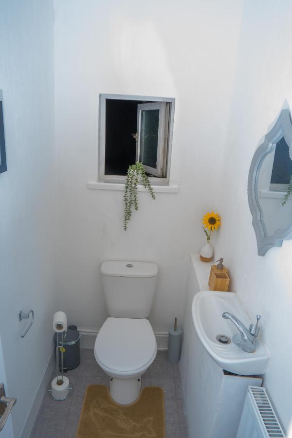 The Private Villa, Northampton Centre, 9 Beds, 5 Bedrooms, Sleeps 12 Bagian luar foto