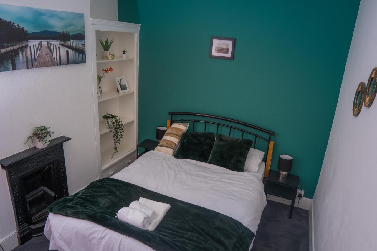 The Private Villa, Northampton Centre, 9 Beds, 5 Bedrooms, Sleeps 12 Bagian luar foto