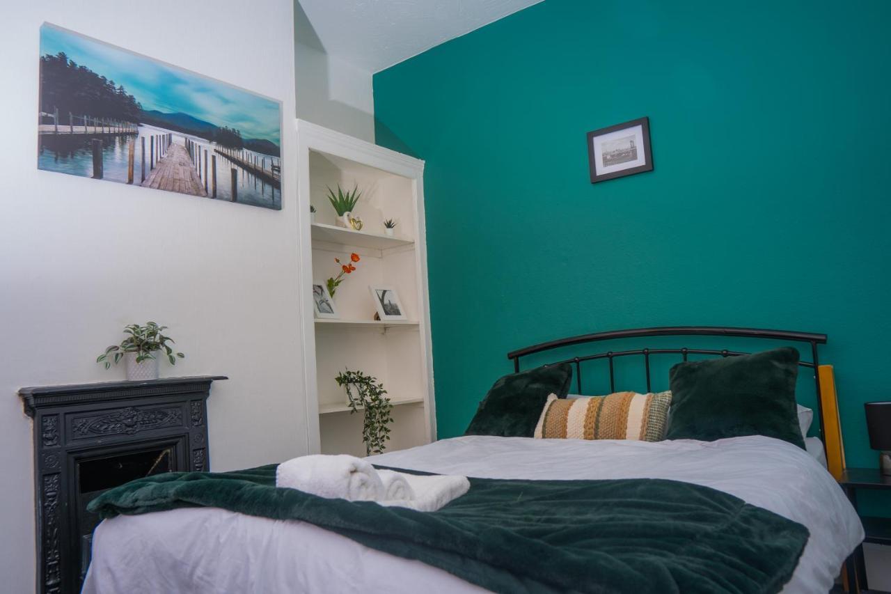 The Private Villa, Northampton Centre, 9 Beds, 5 Bedrooms, Sleeps 12 Bagian luar foto