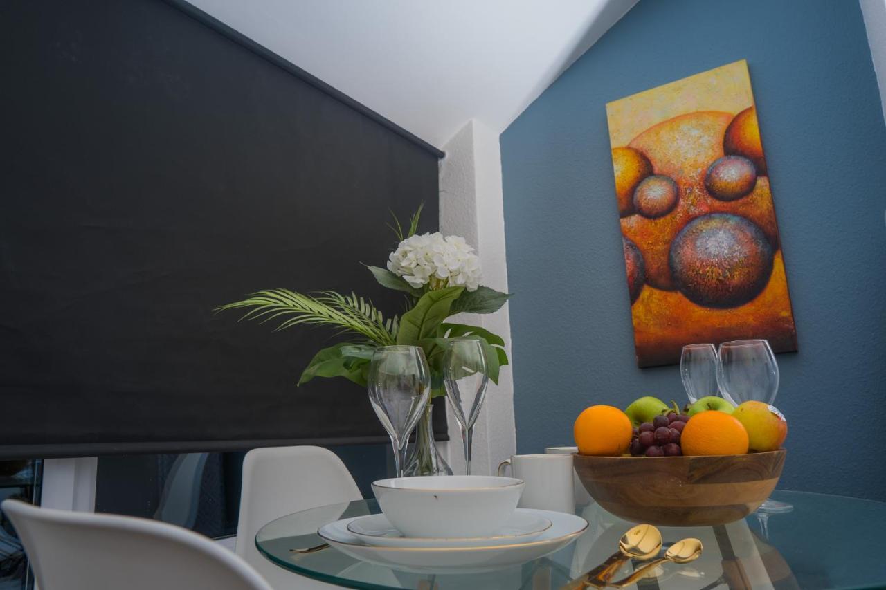 The Private Villa, Northampton Centre, 9 Beds, 5 Bedrooms, Sleeps 12 Bagian luar foto