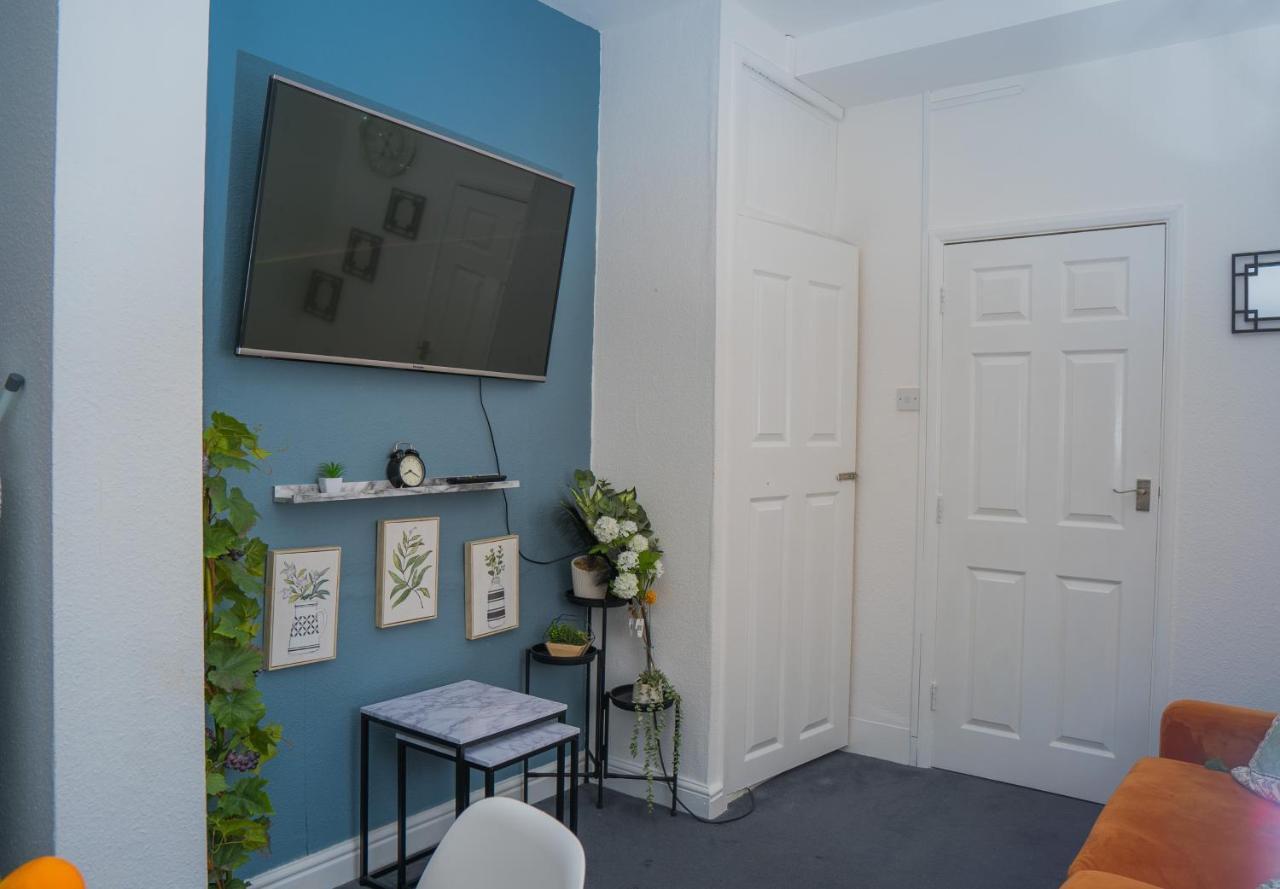 The Private Villa, Northampton Centre, 9 Beds, 5 Bedrooms, Sleeps 12 Bagian luar foto